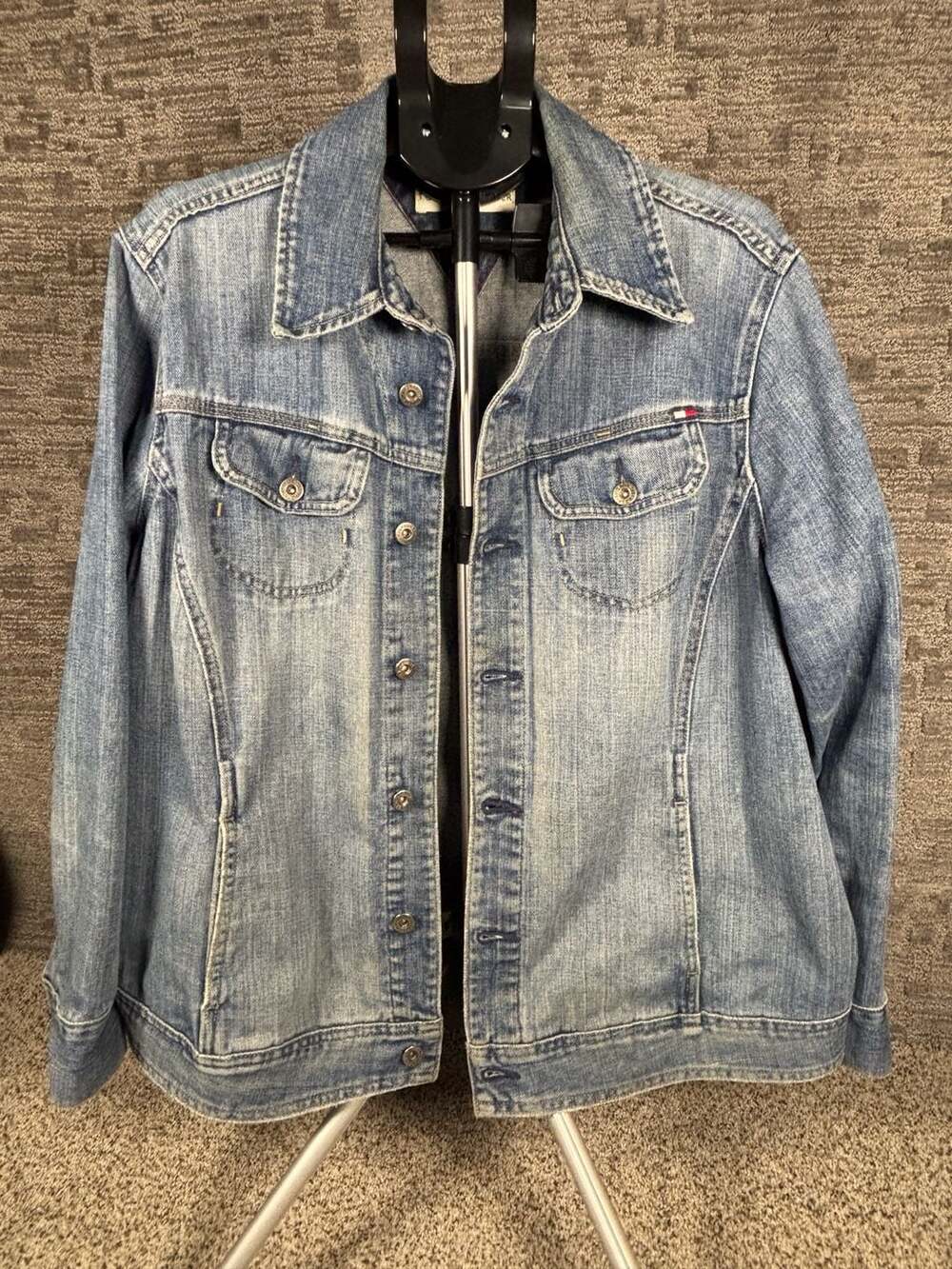 Tommy Hilfiger Women's Vintage Light Wash Distressed Denim Jacket 189
